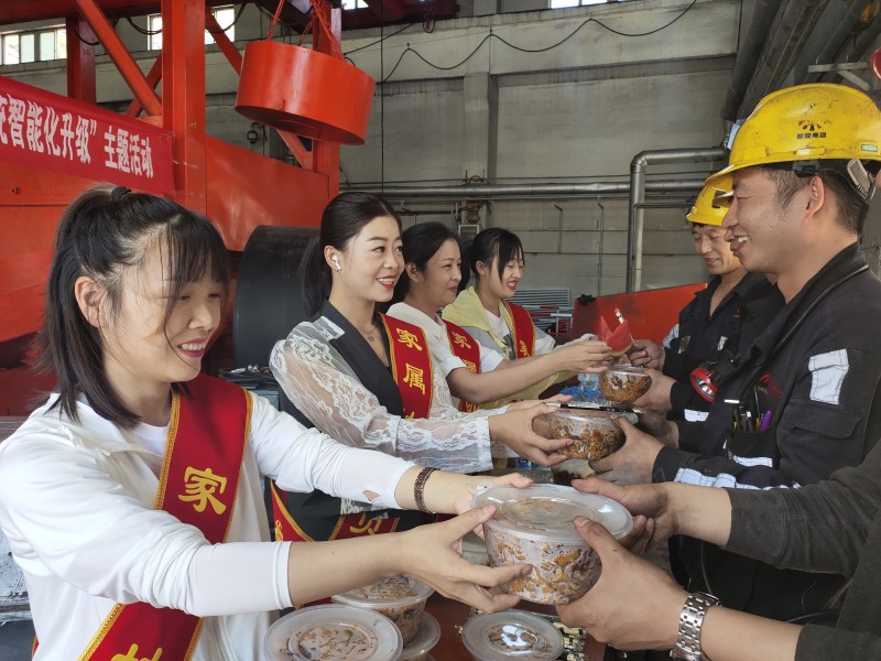 121686539241883894.jpeg 職工家屬送溫暖03_副本.jpg
