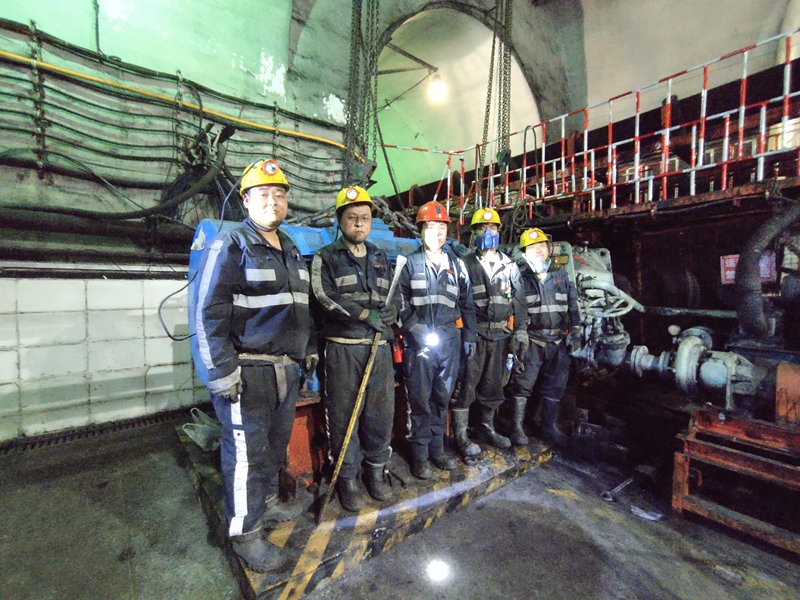 141691998823535198.jpeg 更換5-2煤一部3#主電機(1).jpg