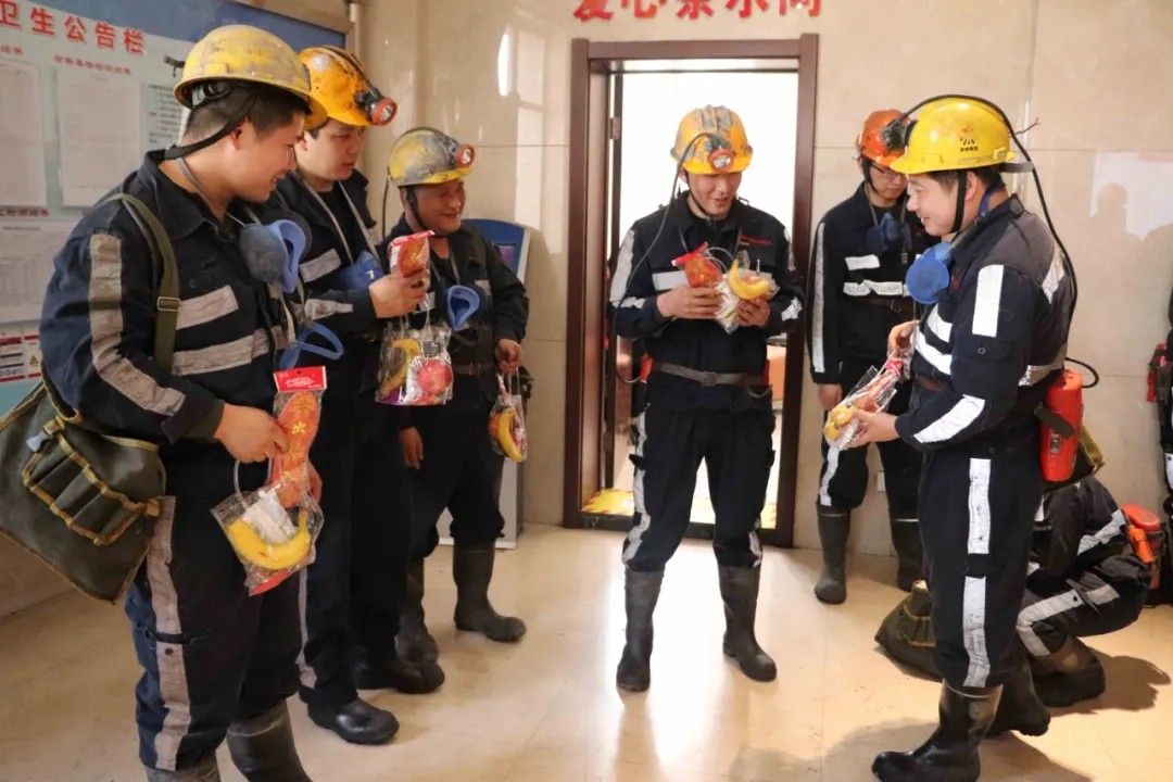 281701133008517222.jpeg 節(jié)日慰問(wèn).jpg