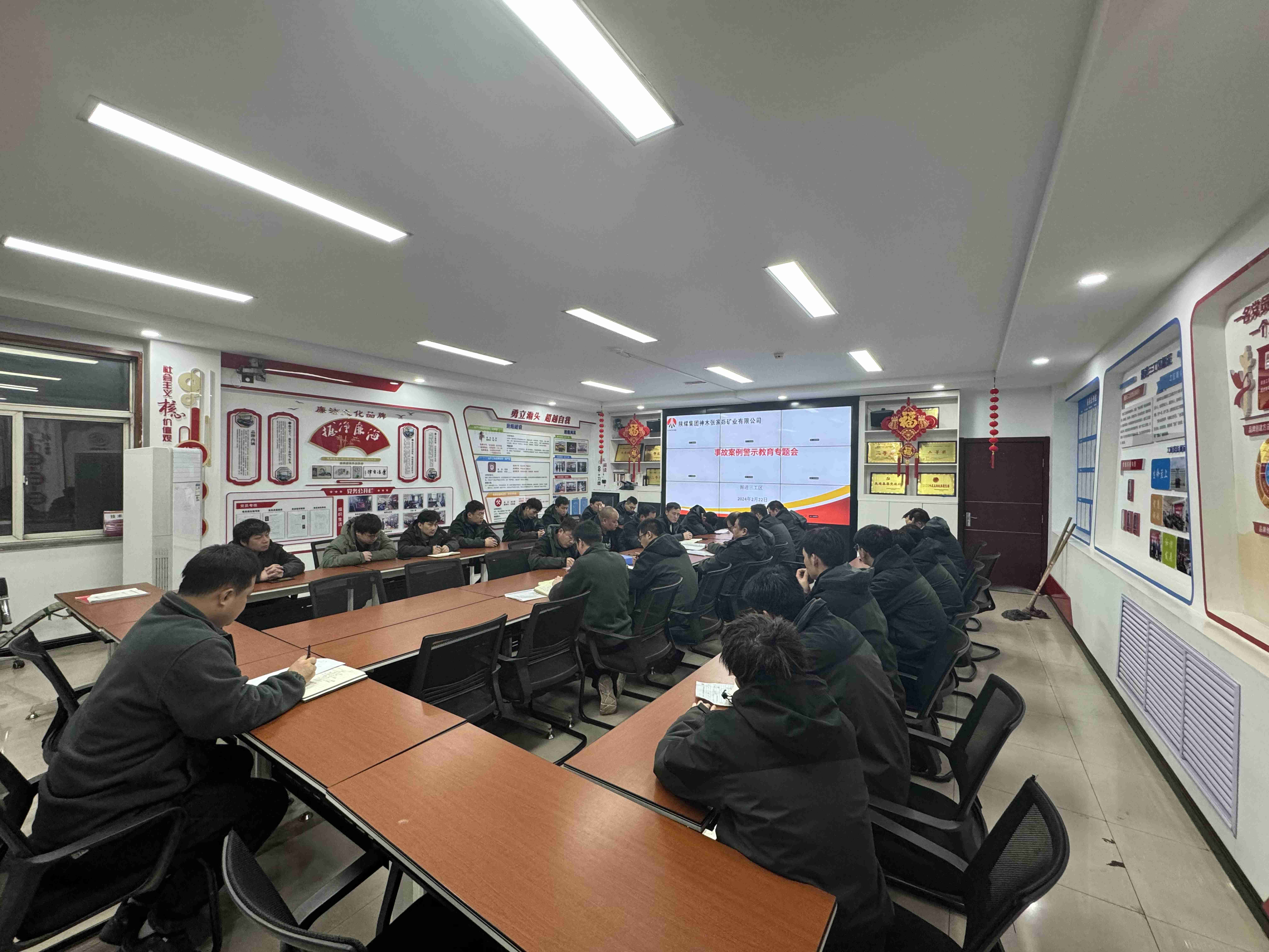 251708823346431674.jpeg 事故案例警示教育專(zhuān)題會(huì)_new.jpg