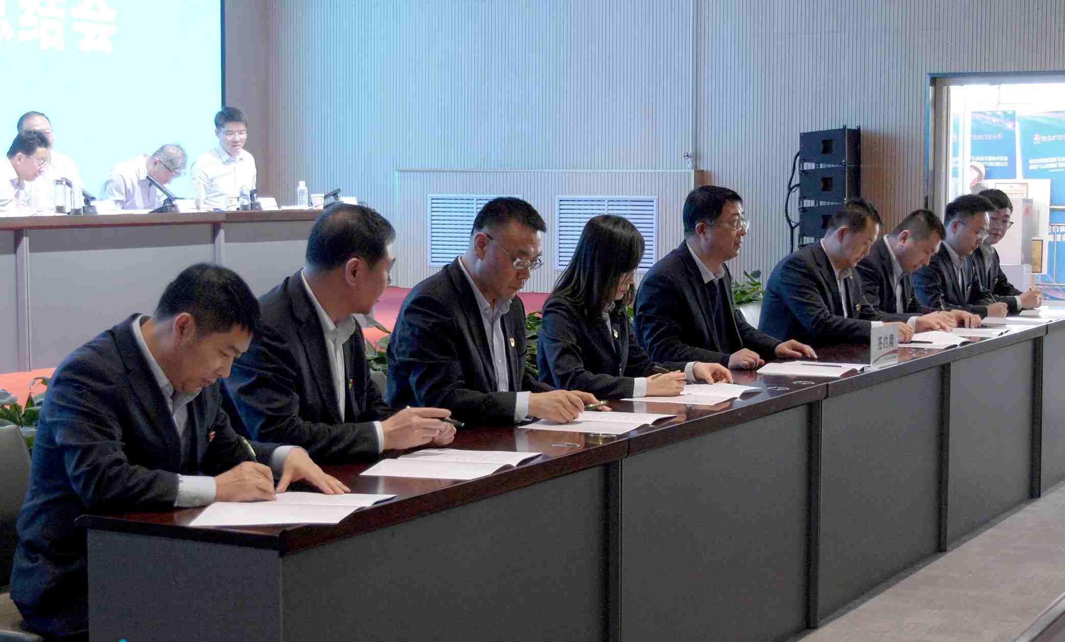 141710398802157264.jpeg 簽訂2024年黨風(fēng)廉政建設(shè)目標(biāo)責(zé)任書_副本.jpg