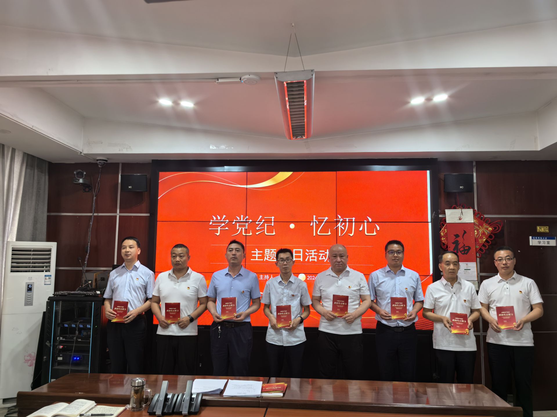 011719823711464073.jpeg 發(fā)賀卡(1).jpg