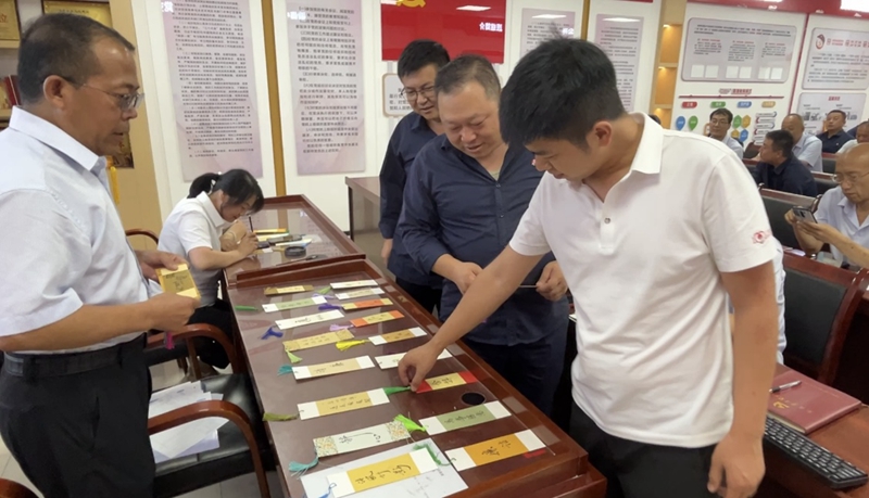 贈(zèng)書簽.jpg