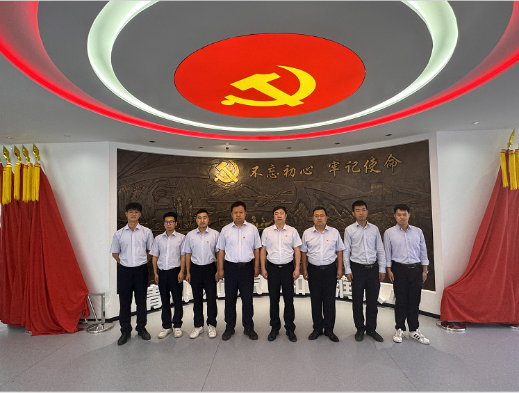 黨員集體照.png