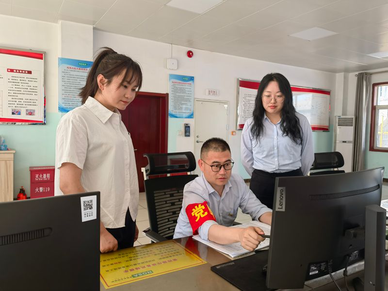 李旭集控室指導_副本.jpg